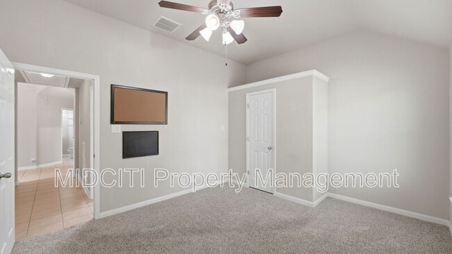 Building Photo - 842 Santa Cruz Ln