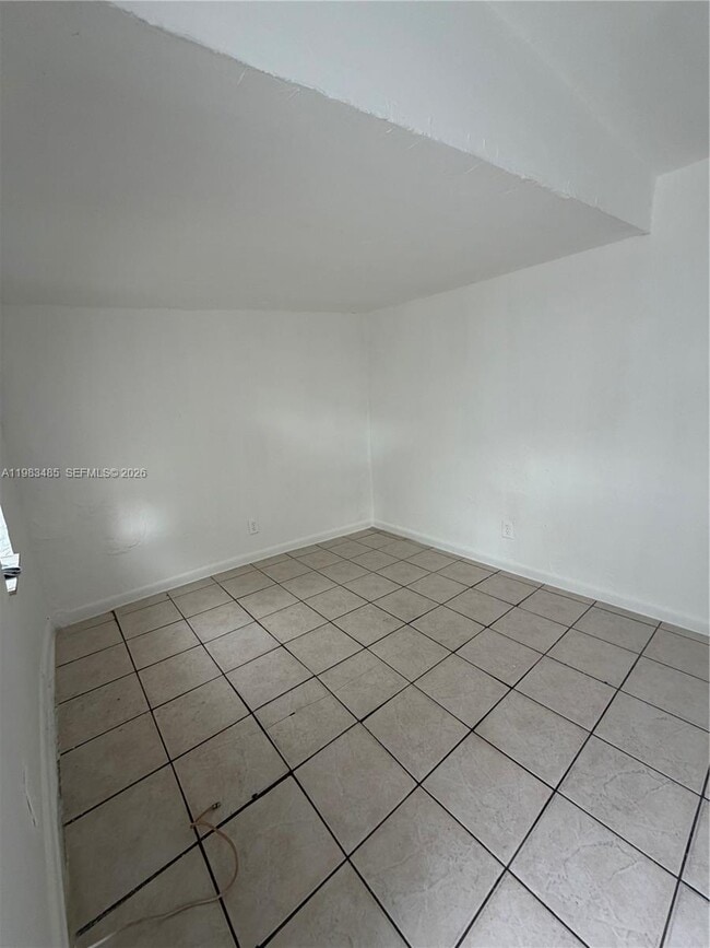 Building Photo - 626 NW 10th Terrace