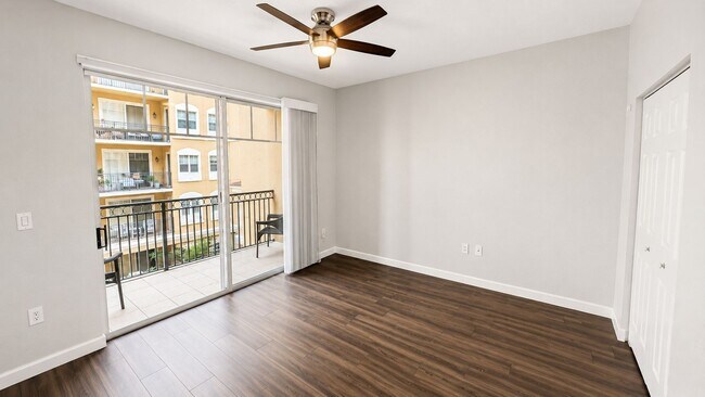 Building Photo - Annual 2/2 condo in luxury building downtown Sarasota!