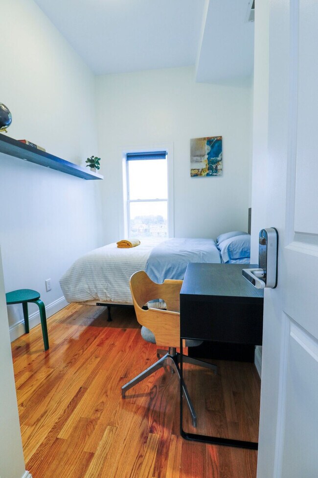 Building Photo - 27 Lambert St