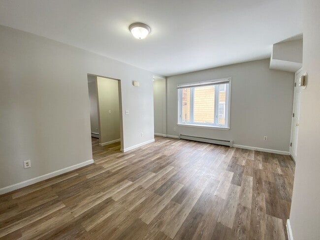 Building Photo - Gorgeous single-family home near Hartford ...