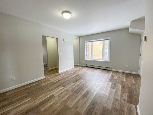 Building Photo - Gorgeous single-family home near Hartford Hospital