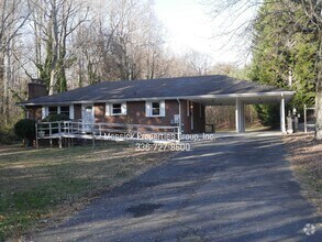 Building Photo - Quiet, Convenient Location, off Country Cl...