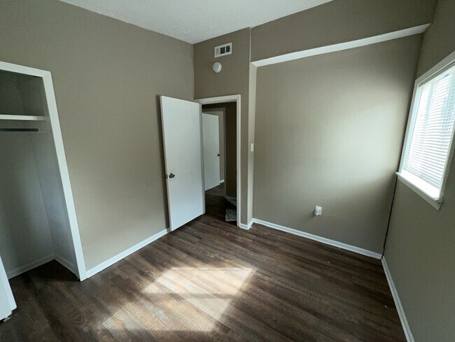 Building Photo - 3320 Ridgeland Dr