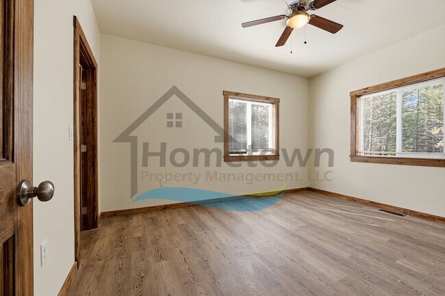Building Photo - 2 Bedroom 1 Bathroom Home with a Single Car Garage Available in Blanchard!