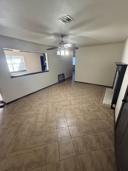 Building Photo - 1904 Quail Run