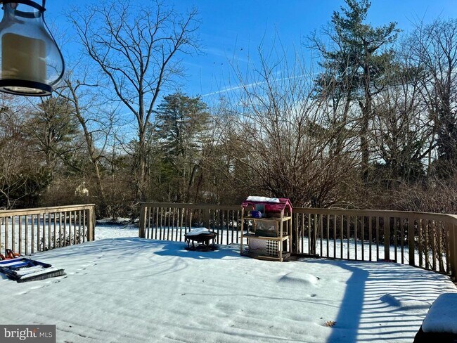 Building Photo - 8233 Fairview Rd