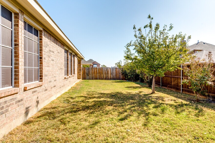 Building Photo - 4844 Grinstein Dr