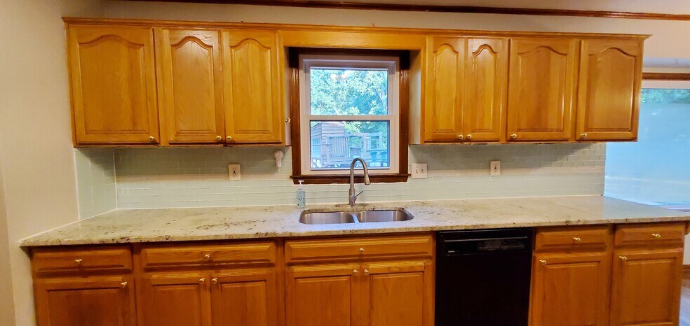 Building Photo - 3820 E Carlyle Ct