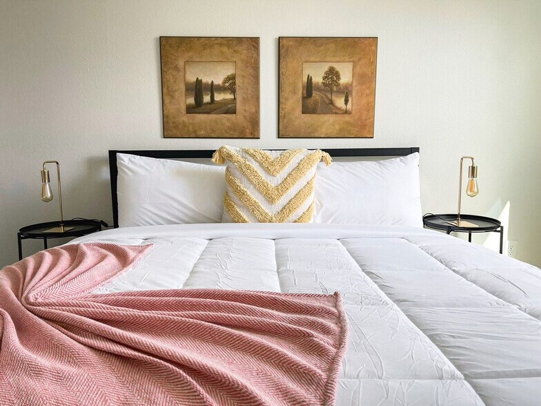 Building Photo - 2515 Burnet Ave