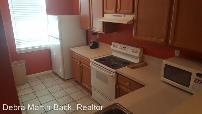 Building Photo - 2 br, 2.5 bath House - 4124 SW 15th Pl