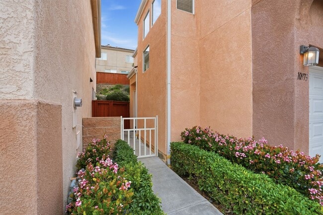 Building Photo - 3 Bd, 2/5 Ba Scripps Ranch Home with 1 Car Garage and A/C