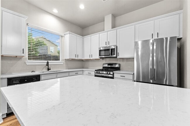 Building Photo - 2511 Des Chaumes St
