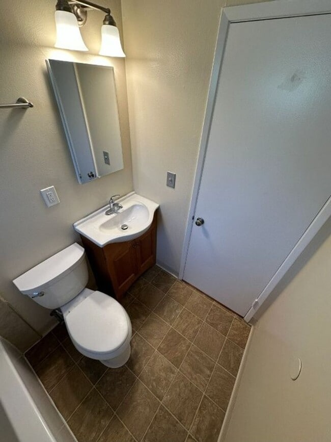 Building Photo - Nor Cal Realty Inc, 3 BD 2 BTH house with 2 car garage