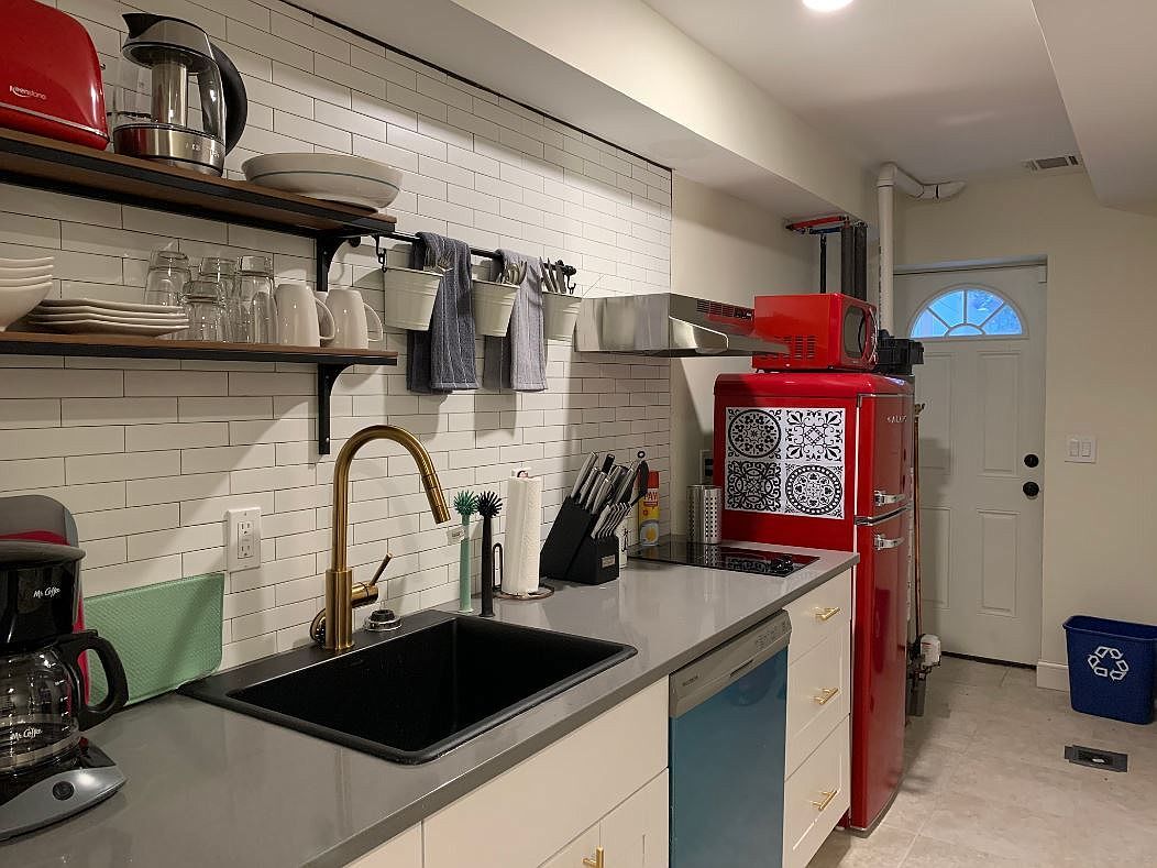 bonus kitchen - 195 Grant Ave