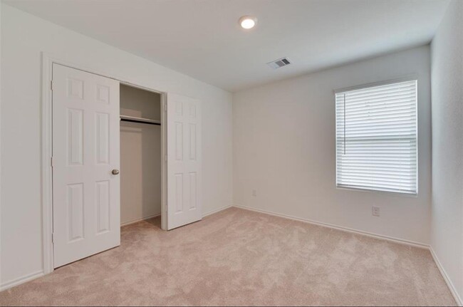 Building Photo - 11020 N Lake Mist Ln