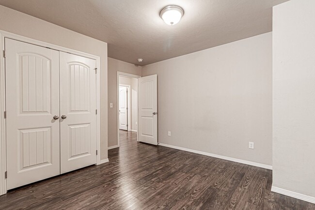 Building Photo - Buena Vida awaits for you!