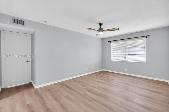 Building Photo - 775 North Dr