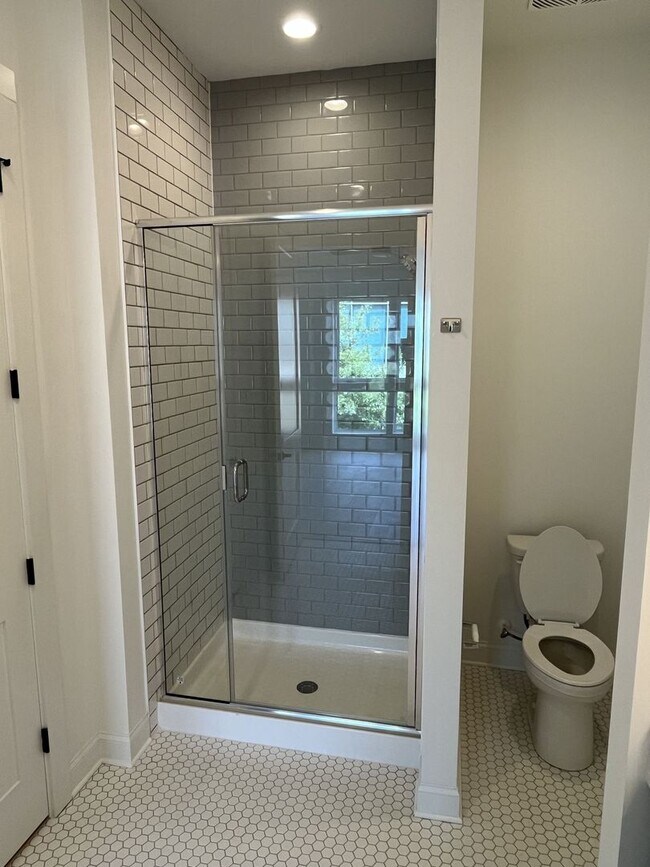 Building Photo - Brand New 2 Bed Condo in Cornelius