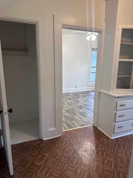 Building Photo - 914 Wisconsin Ave