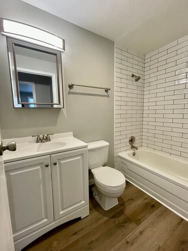 Building Photo - Beautifully Remodeled 1-Bedroom!