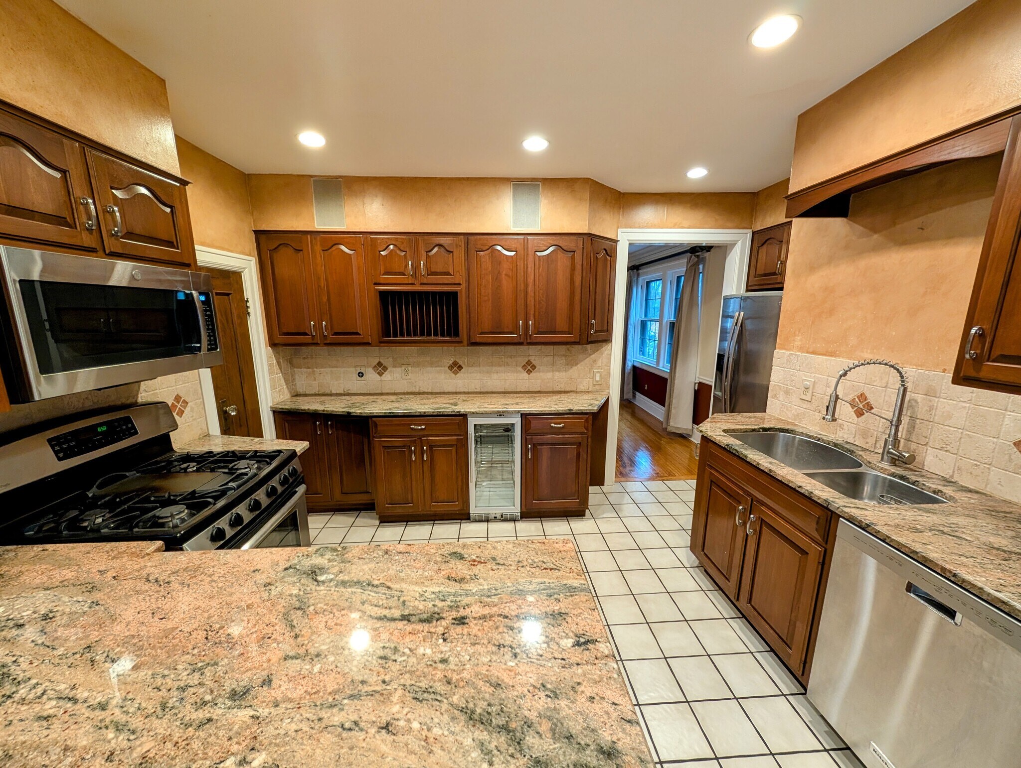 Building Photo - 416 Yarmouth Rd