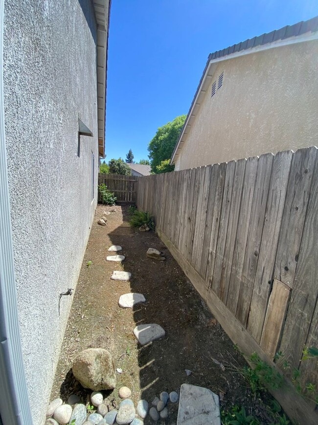 Building Photo - Lovely 2 bedroom, 2 bath home on Dolcetto Court coming soon!