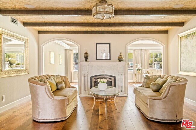 Building Photo - 1047 E Pomello Dr