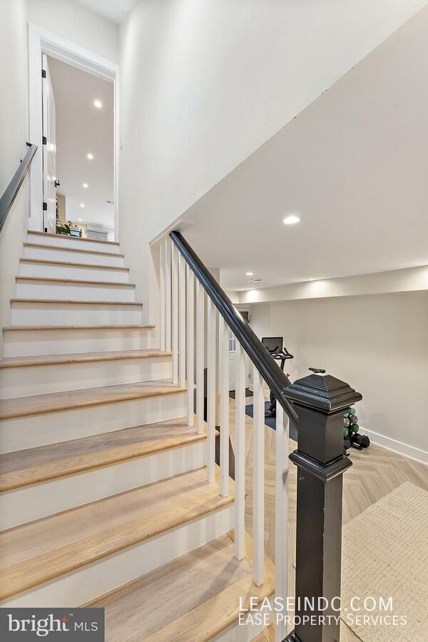 Building Photo - 121 15th St SE