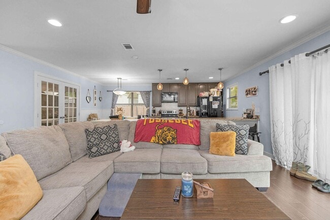 Building Photo - 326 Goldenrod Ct