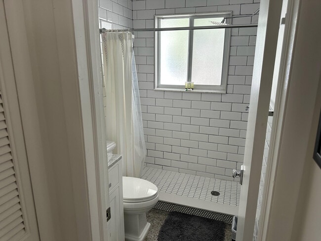 Building Photo - 1258 Beach Rd