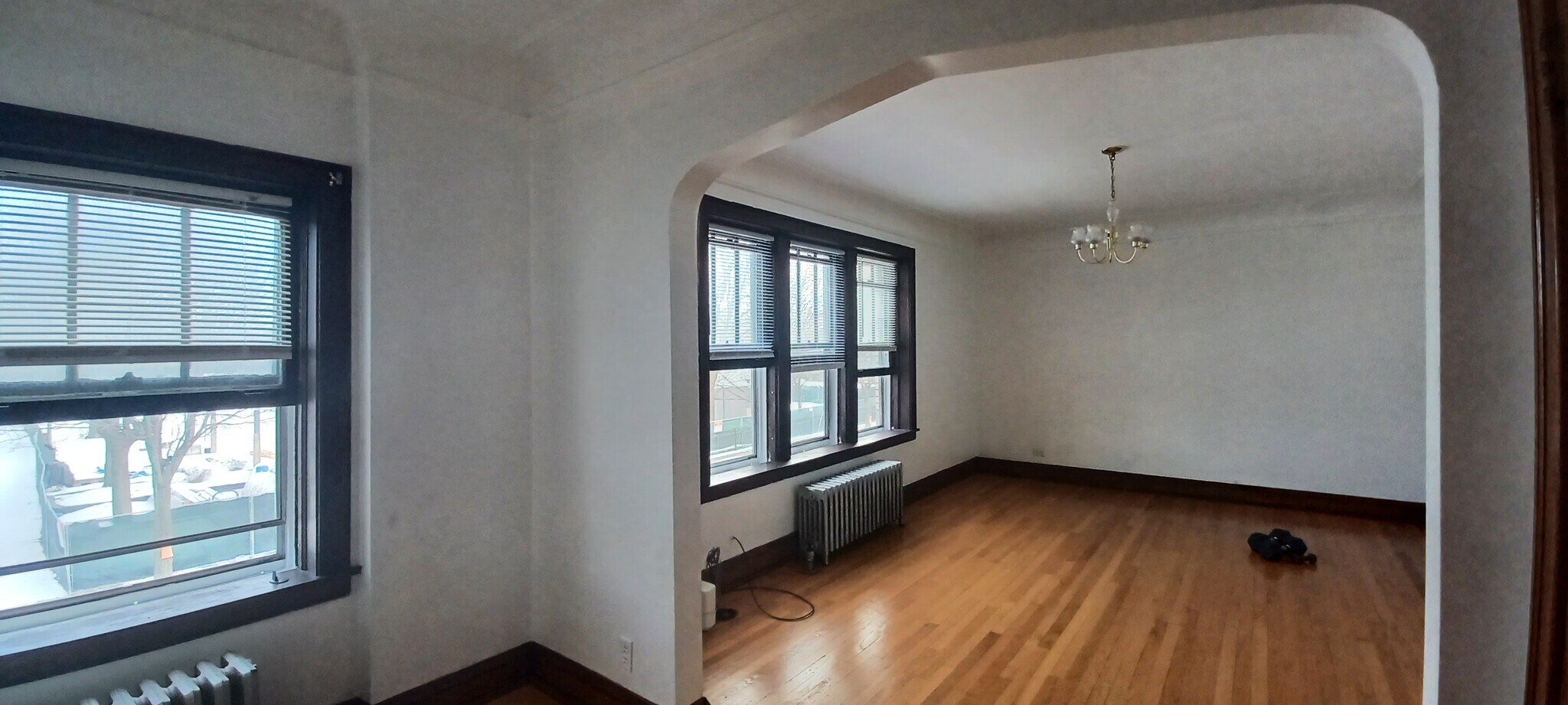 Living room view1 - 2614 N Lockwood Ave