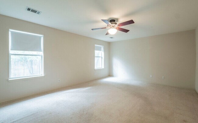 Building Photo - 2811 Hannah Kay Ln