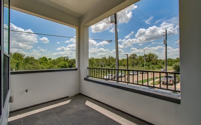 Building Photo - 2812 Grand Fountains Dr