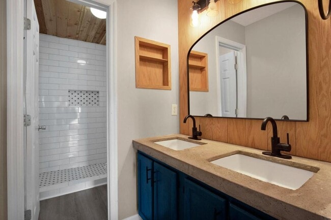 Building Photo - 3681 Highgate Dr