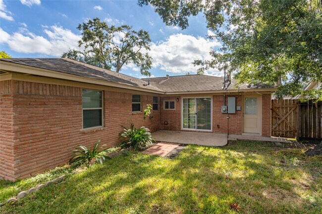 Building Photo - 9714 Cedardale Dr