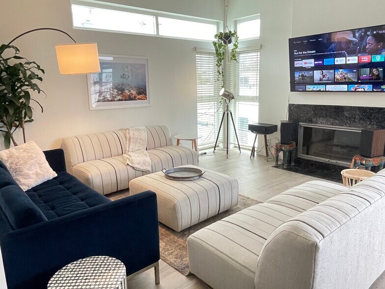 Building Photo - 32 28th Ave