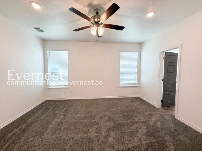 Building Photo - 2231 Hornbeam St