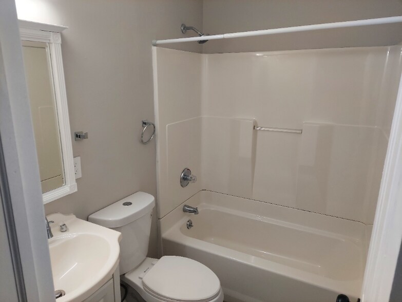 Building Photo - 4900 Sinclair Rd