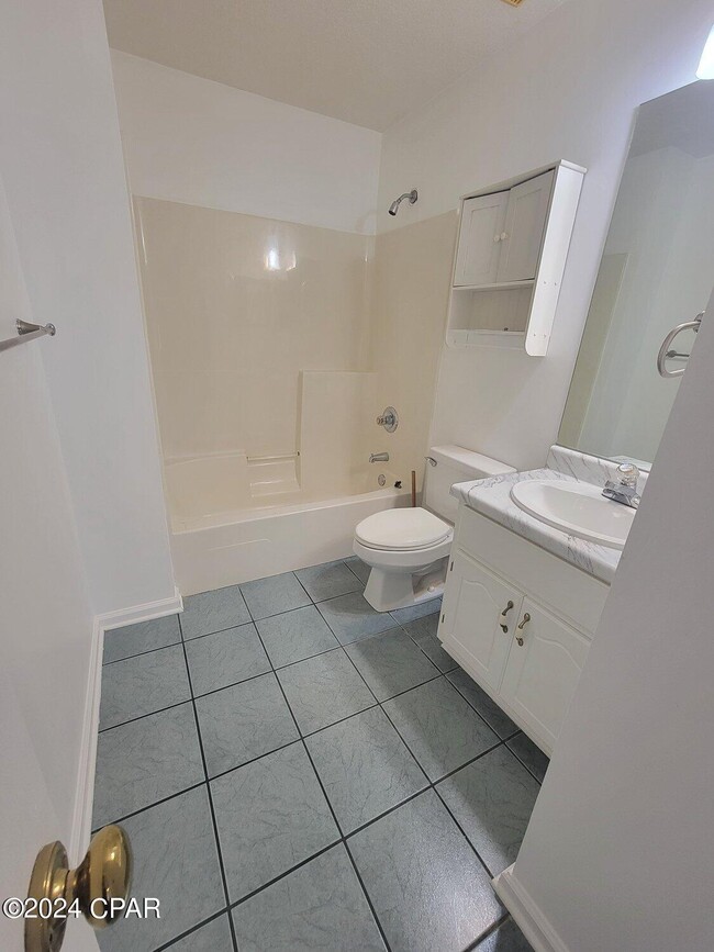 Building Photo - 1609 Vecuna Cir