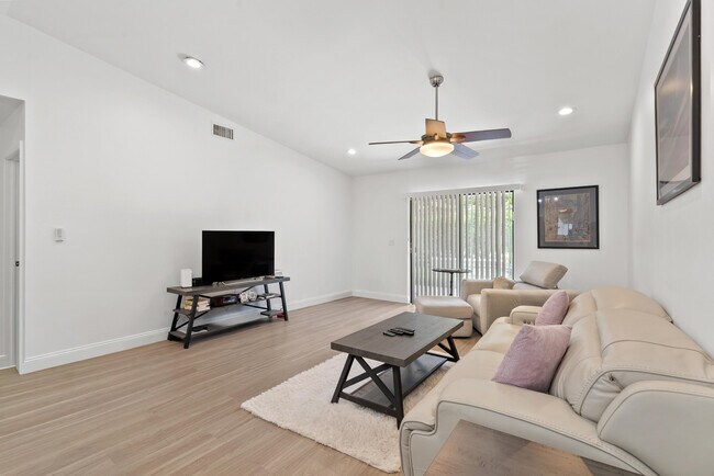 Building Photo - 6721 Bridlewood Ct
