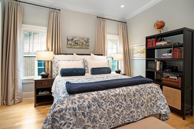 Building Photo - 407 8th St NE