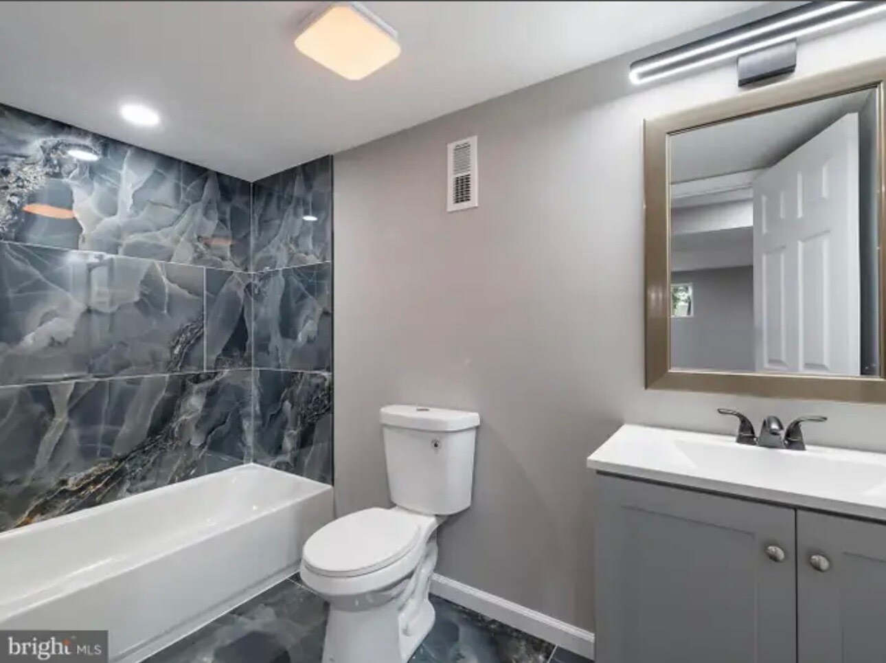 Building Photo - 212 Fourth Ave