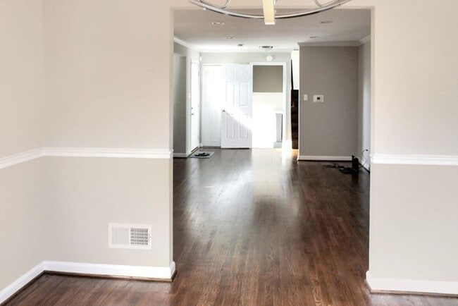 Building Photo - Charming Corner Lot Brick Home With 3-Bedr...