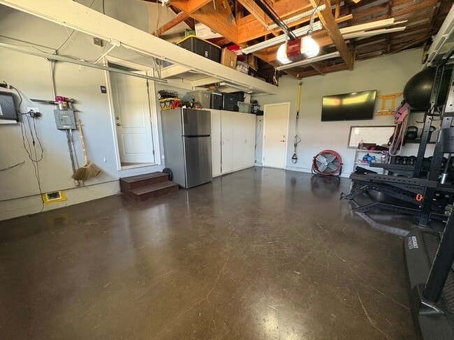 Building Photo - 3470 Claremore Ave