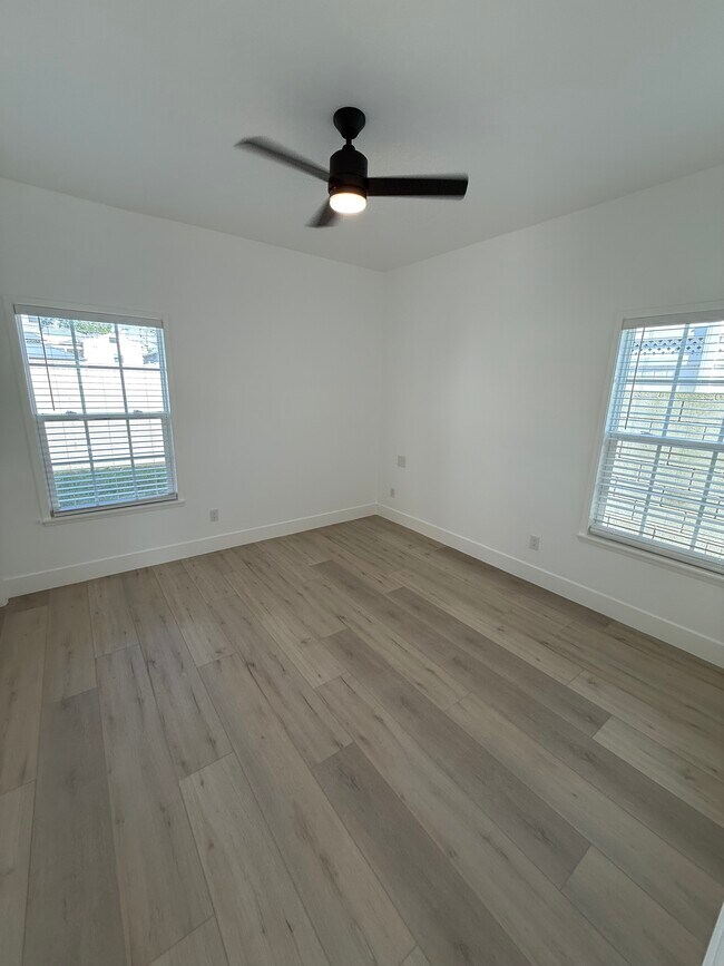 Building Photo - 11483 Delano St