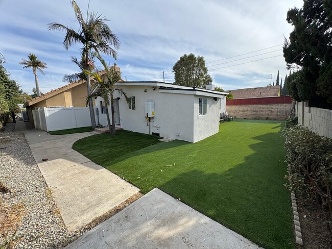 Building Photo - 6527 Gaviota Ave