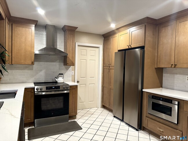 Building Photo - 6 Redcoat Ln