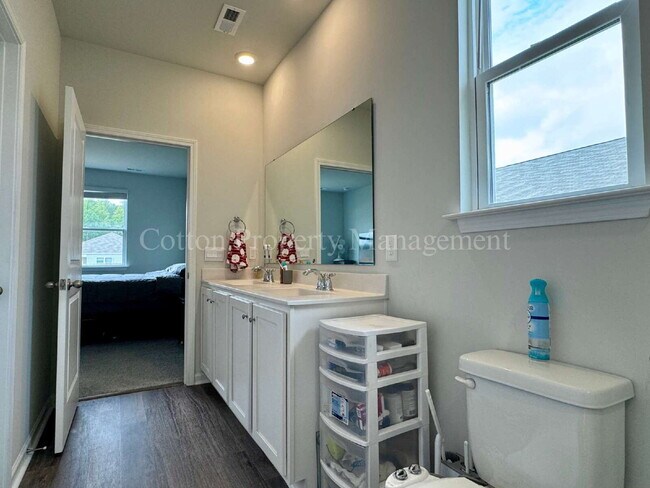 Building Photo - 816 Delta Ct