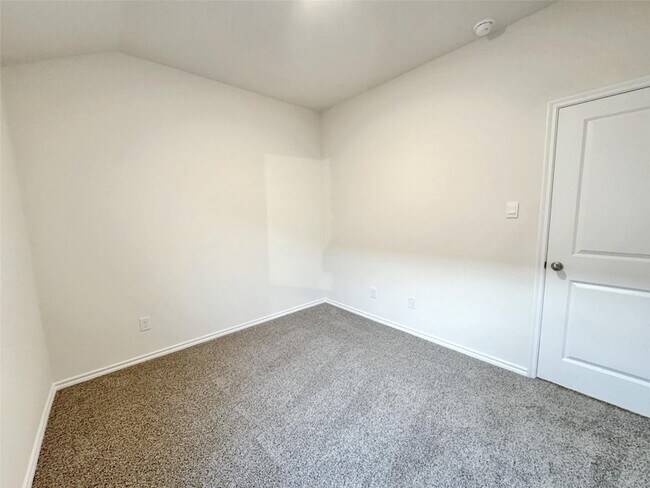 Building Photo - 810 Shear Dr